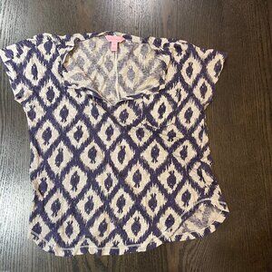 Women's Lilly Pulitzer pullover blue design on white size XS pre-owned